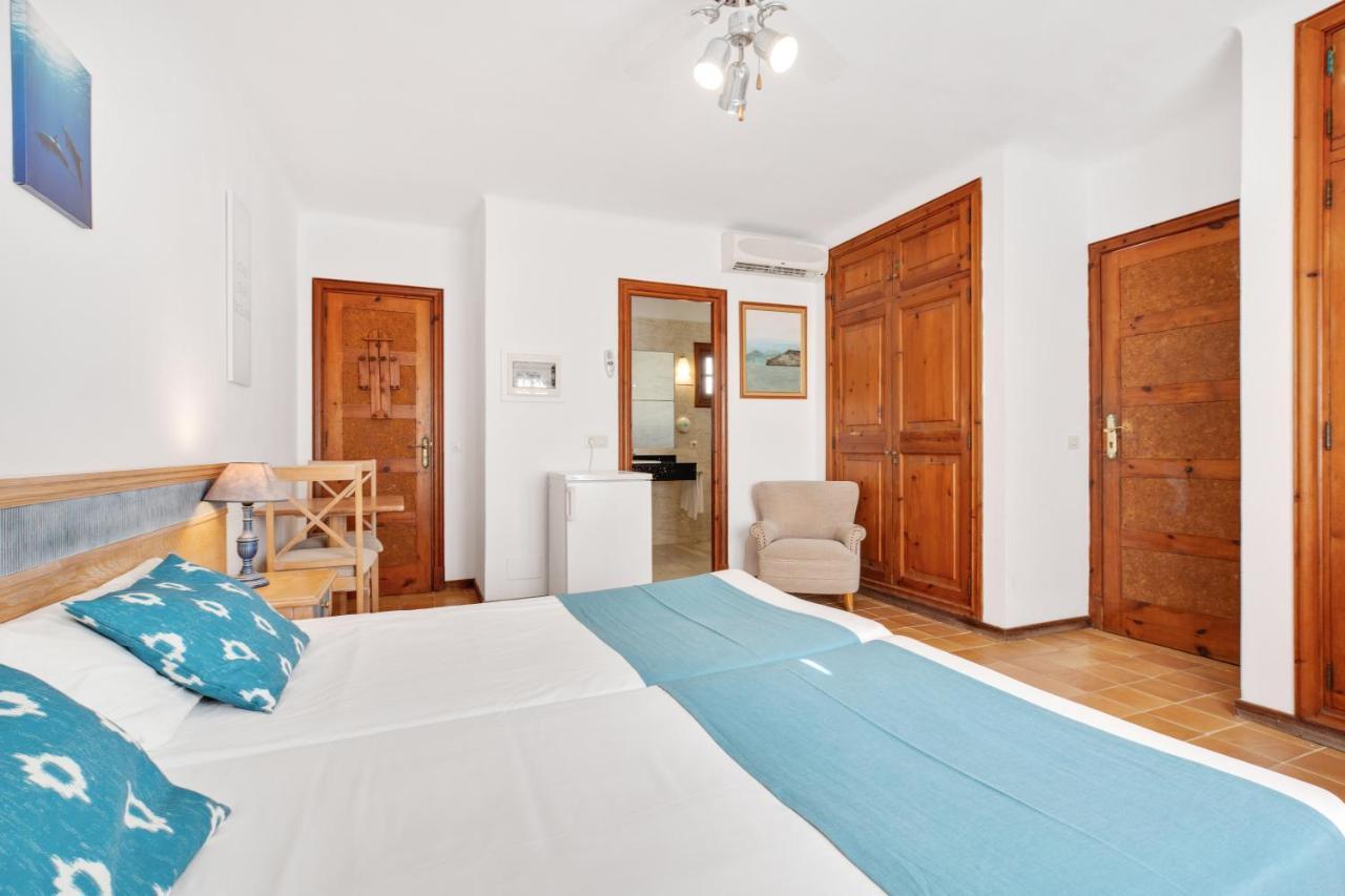 Villa Sa Palmera กาลาดอร์ ภายนอก รูปภาพ